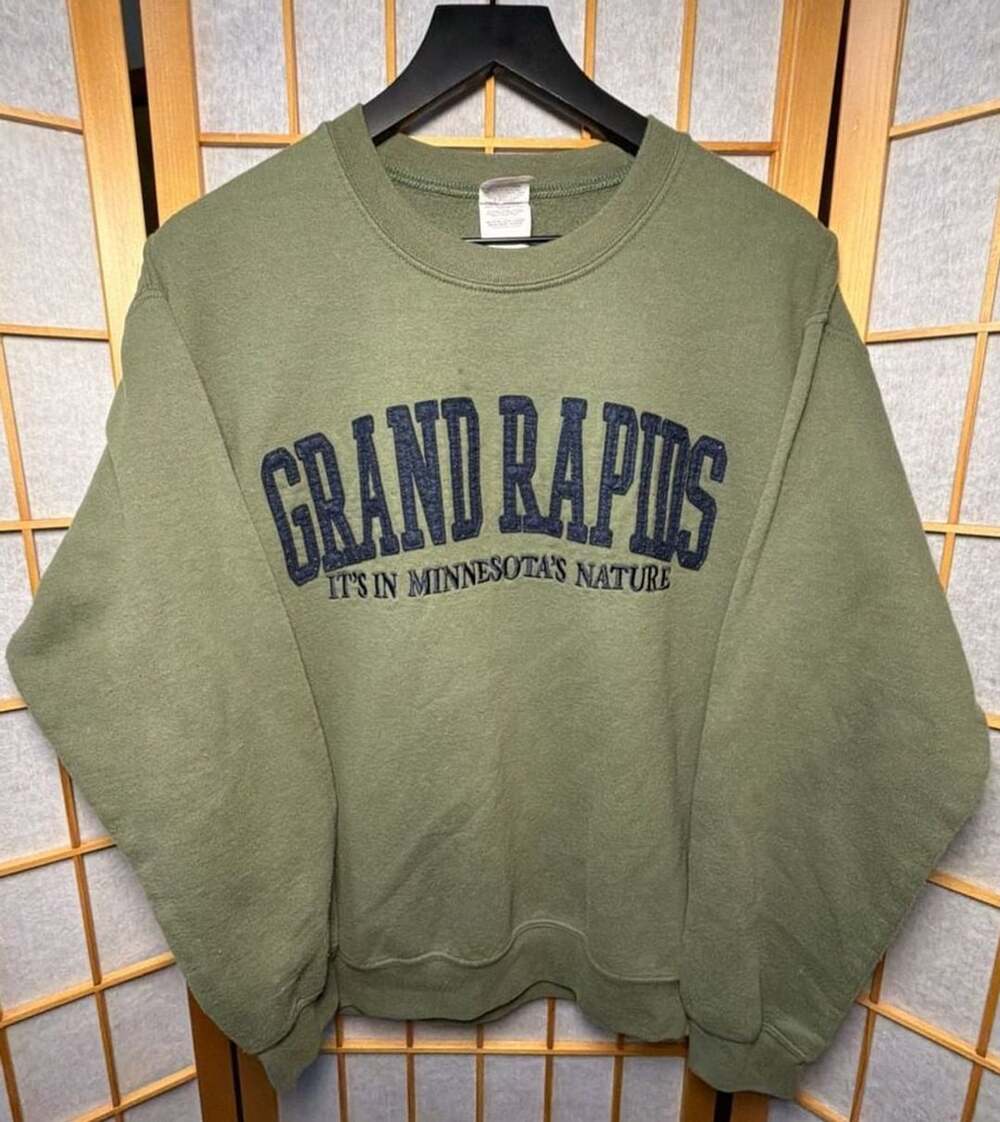Gildan Heavy Blend Grand Rapids Sweatshirt Size M Green Crewneck